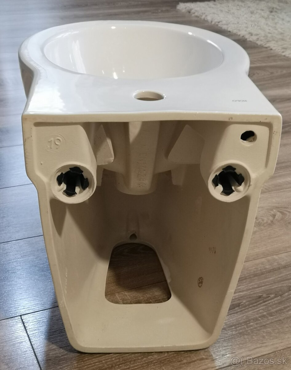 Predám závesný bidet - 5