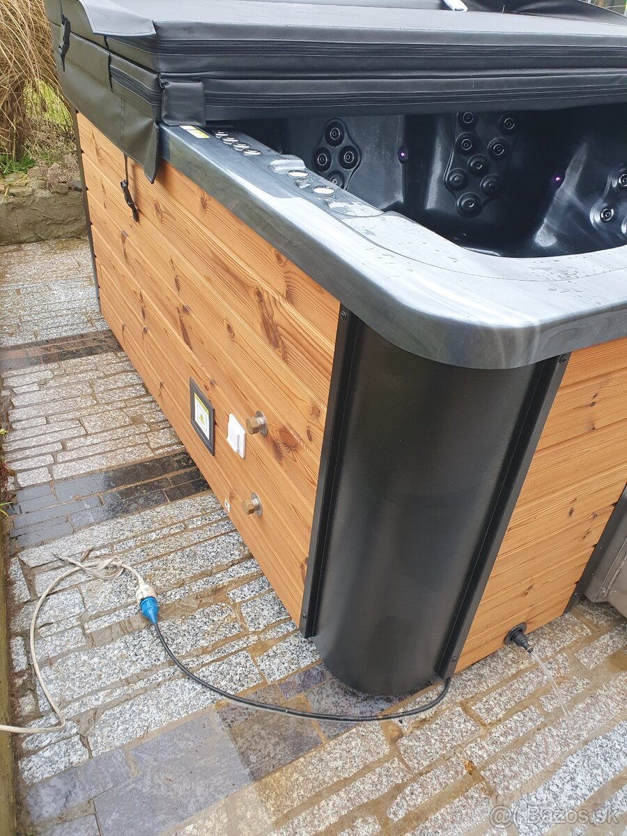 Hranatá akrylátová vírivka ECO - 5