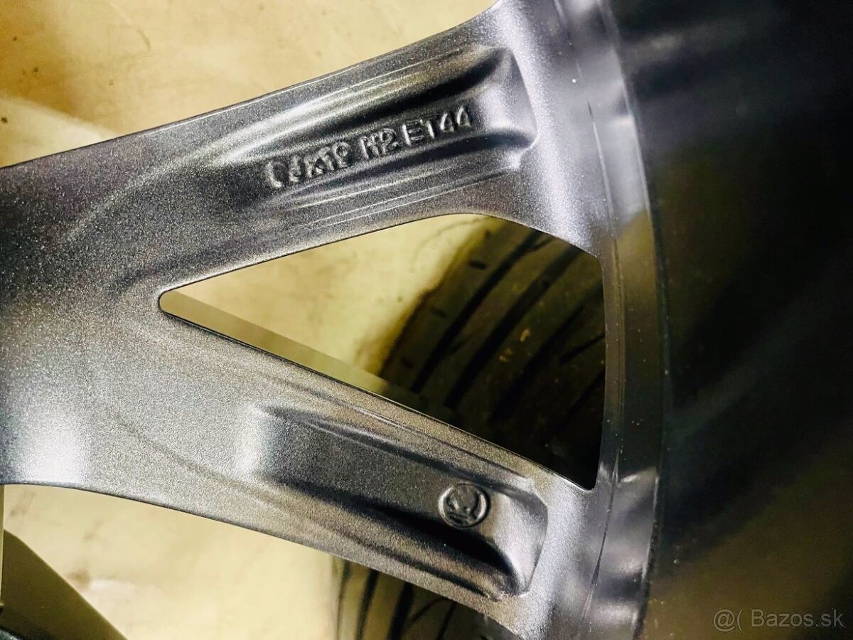 Škoda Vega R19 8,0J x 19“ ET 44 Originál - 5