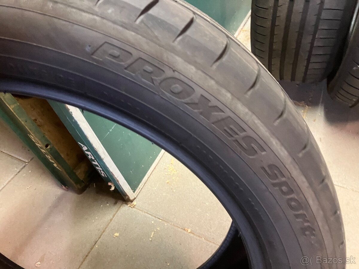 Toyo 235/50 R20 letné - 5