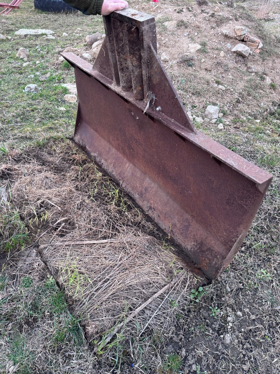 Nový približovací štít na traktor - 5