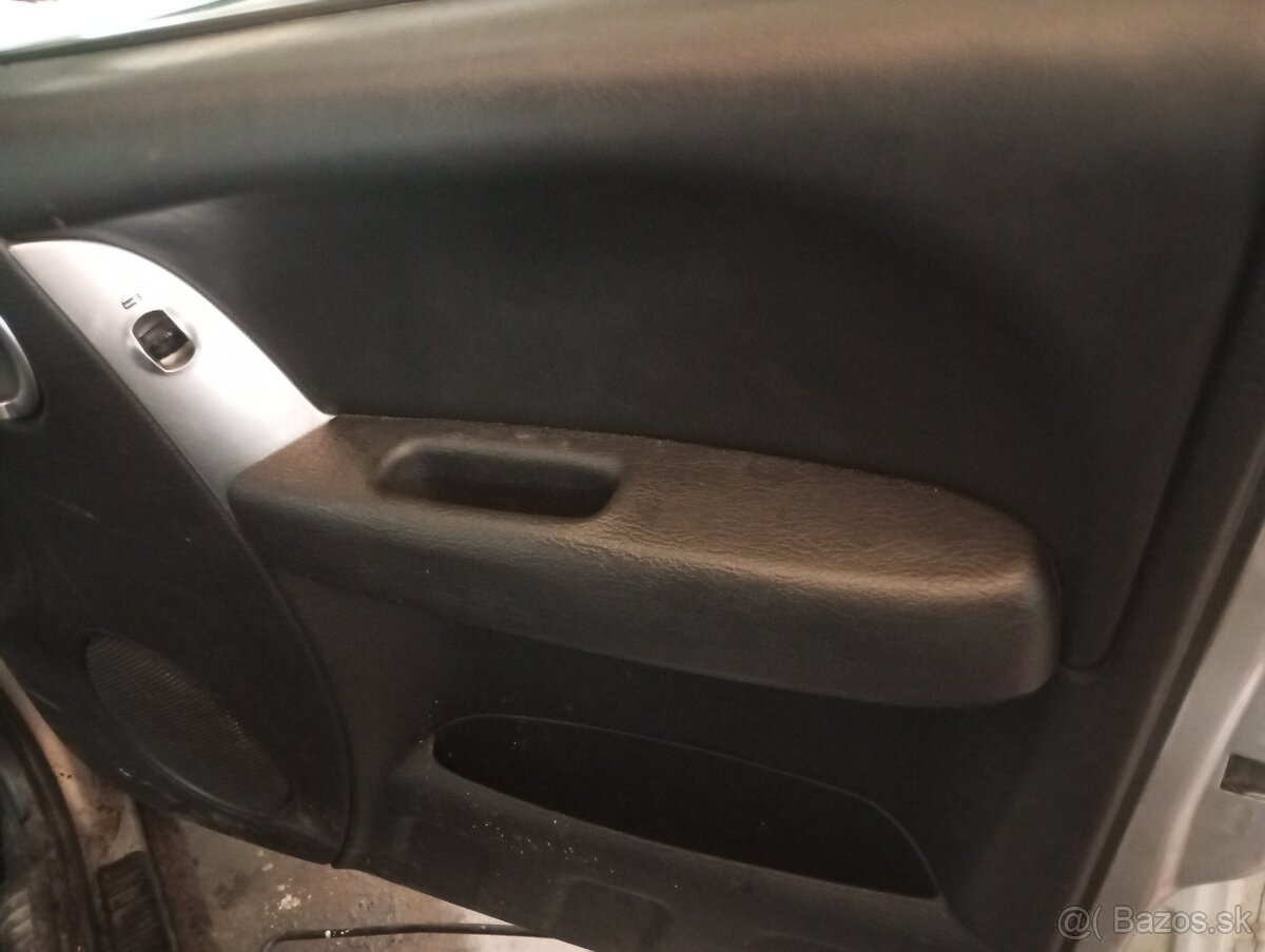 Rozpredám Jeep Cherokee KJ 2.5, 2.8crd - 5