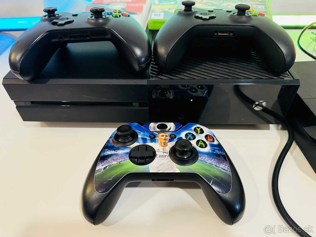 8 - TOP STAV XBOX ONE,3x ovládač,FIFA2020,GTA Liberty,C.S.I - 5