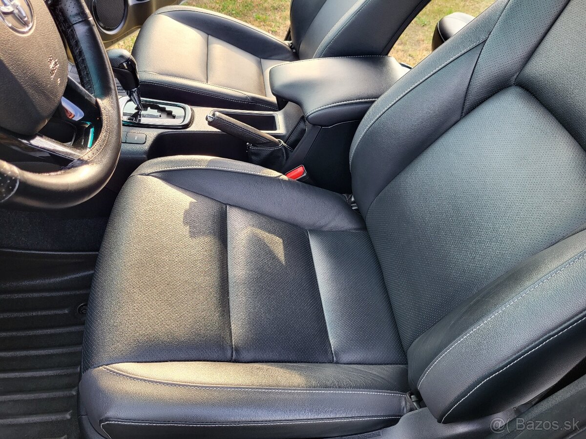 Toyota Hilux 2.8 D-4D Invincible 4x4 A/T, odpočet DPH