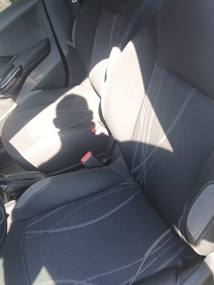 Predám Peugeot 208 1.2 - 5