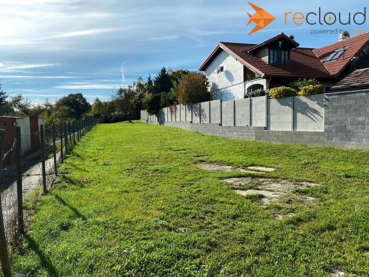 Stavebný pozemok v obci Častá – Zámocká ulica, len 1 km od h - 5