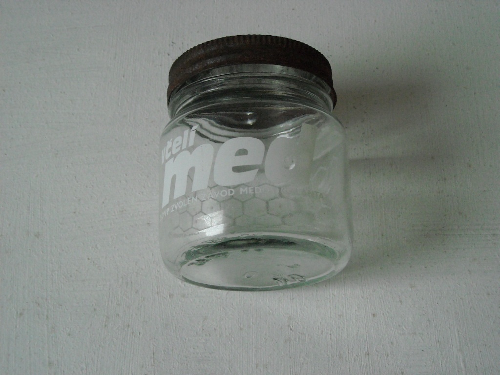 Stará plechovka a pohár na med - 5