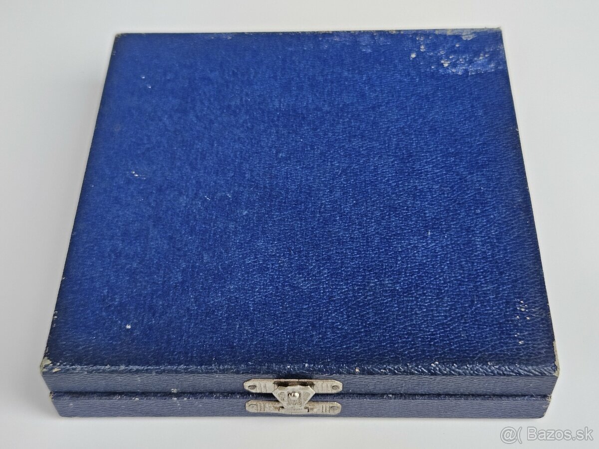 Pamätná porcelánová medaila Slobodnej organizácie mládeže - 5