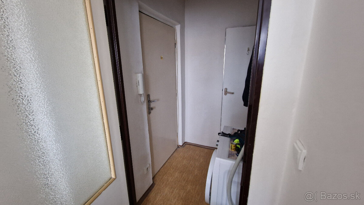 Prenajmem zariadeny 1i byt v BB - 5
