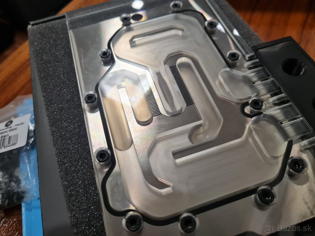 Vodný blok EK-Quantum Vector RX 6800/6900 D-RGB-Nickel+Plex - 5