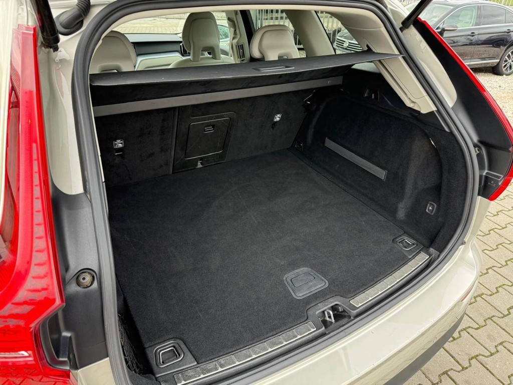 Volvo XC60 D5 Momentum AWD A/T - 5