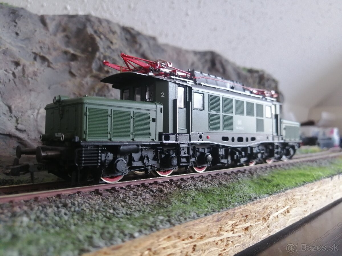 Roco krokodýl HO. - 5