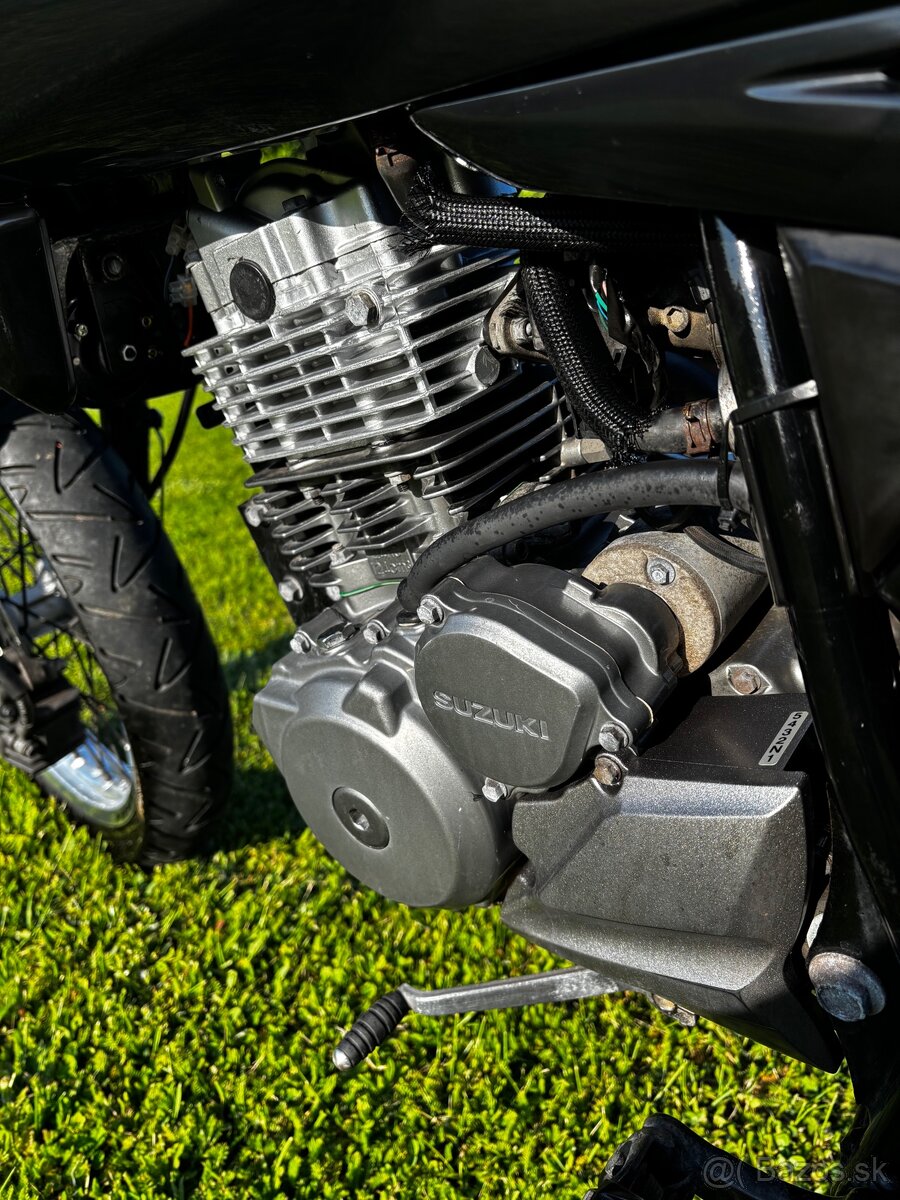 Suzuki DR 125 SM