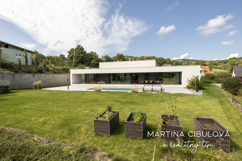 Lukratívny rodinný dom v Hornej Mičinej je na predaj - 5