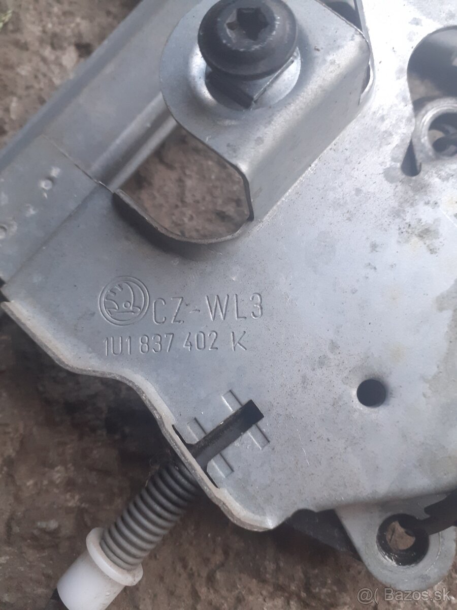Octavia 1 stahovacka 1U1 837 402 K - 5