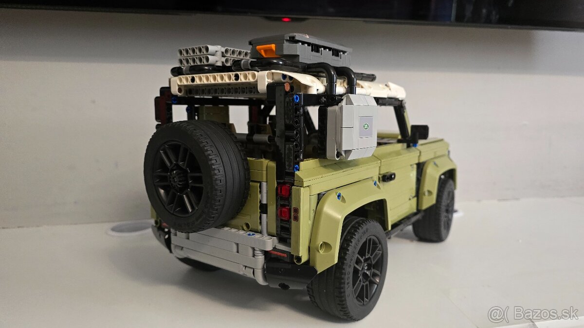 LEGO Technic Land Rover Defender 42110 - 5