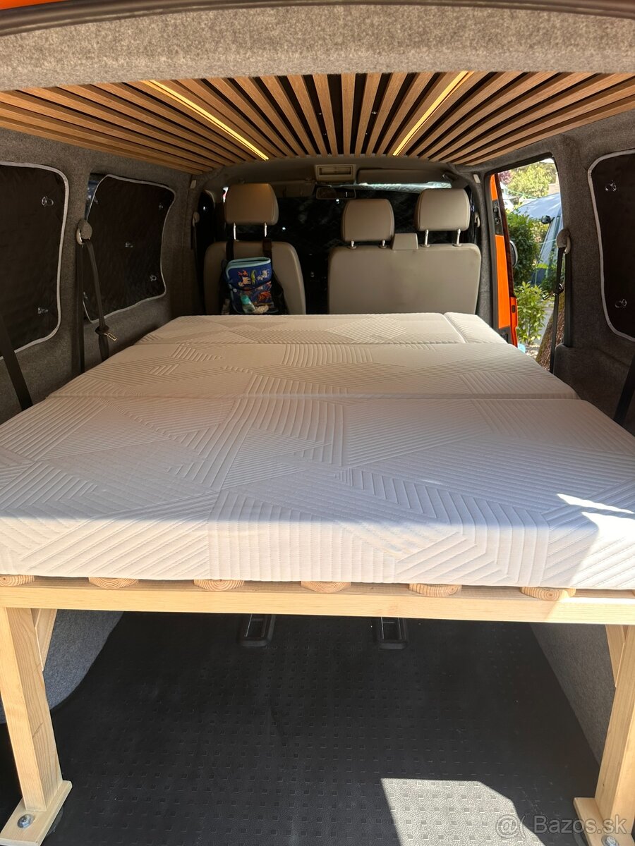 Auto karavan Volkswagen T5 - 5