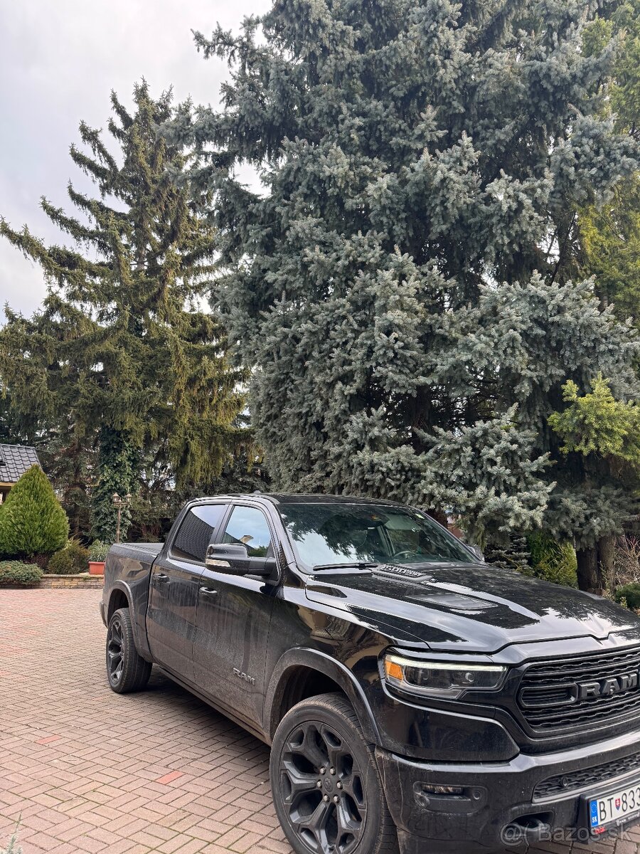 RAM 5.7 V8 Hemi LIMITED NIGHT EDITION Kupované na SK TODOS - 5