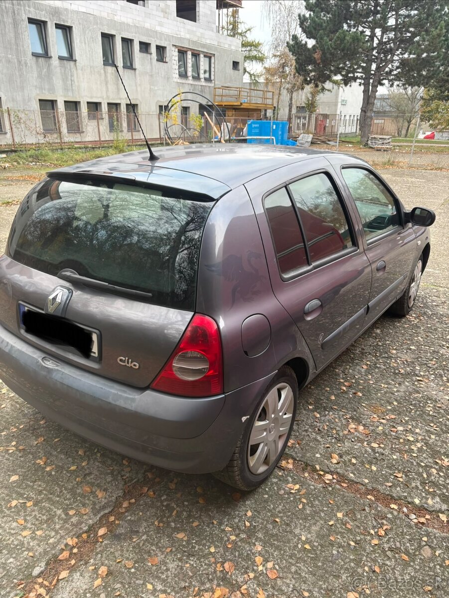 Renault clio - 5