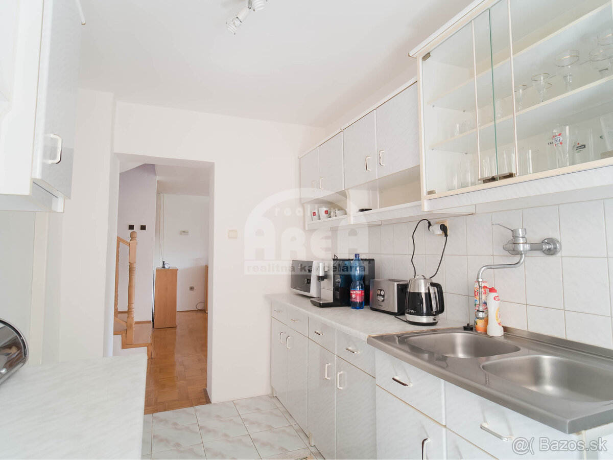 Dvojpodlažný rodinný dom v skvelej lokalite mesta Michalovce - 5