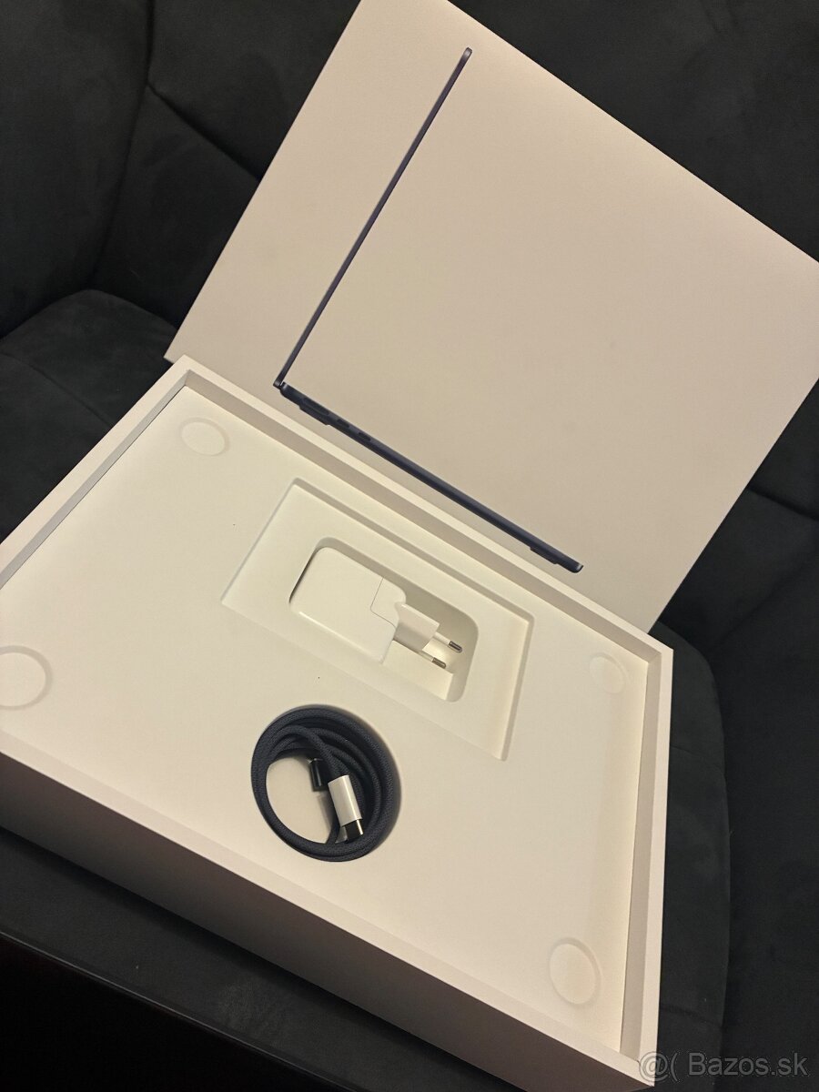 Macbook Air 13” 16/256 Midnight 2025 - 5