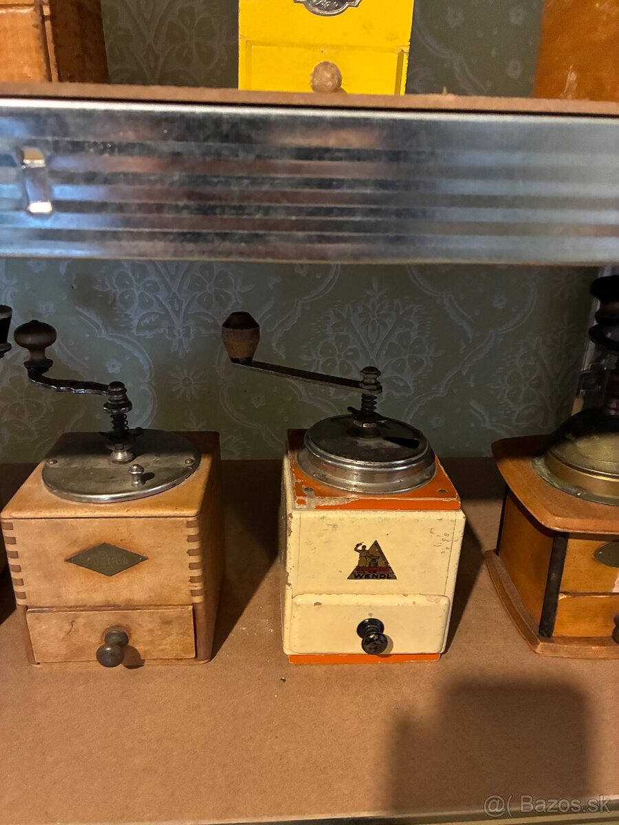 Starožitný mlynček na kávu - 5