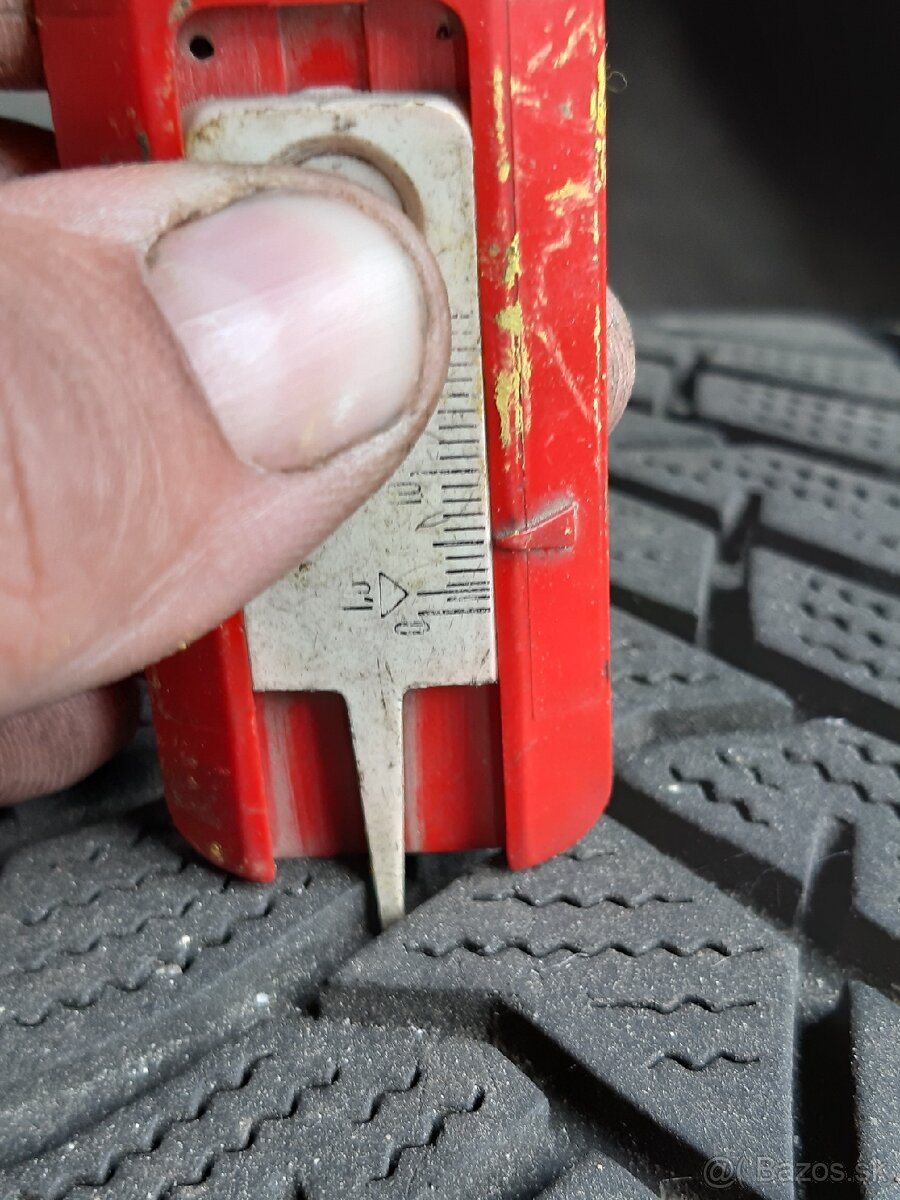Zimne Dunlop 215/50 R17 - 5