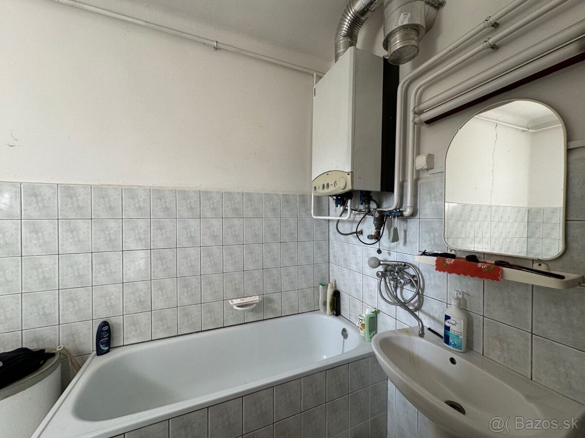 MAĎARSKO - FORRÓ / ENCS - ABÚJDEVECSER - 5 IZBOVÝ DVOJDOM I - 5