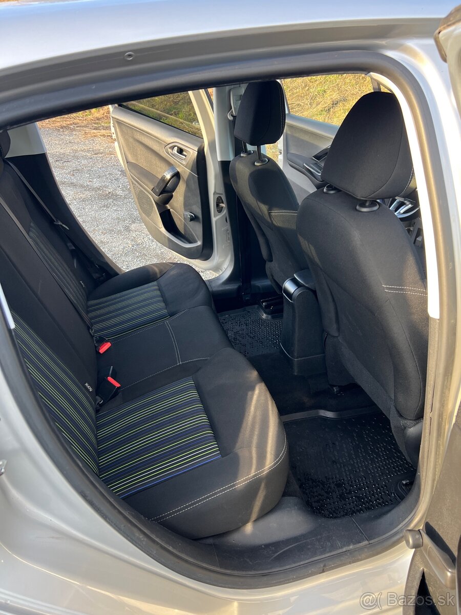 Peugeot 208 - 5