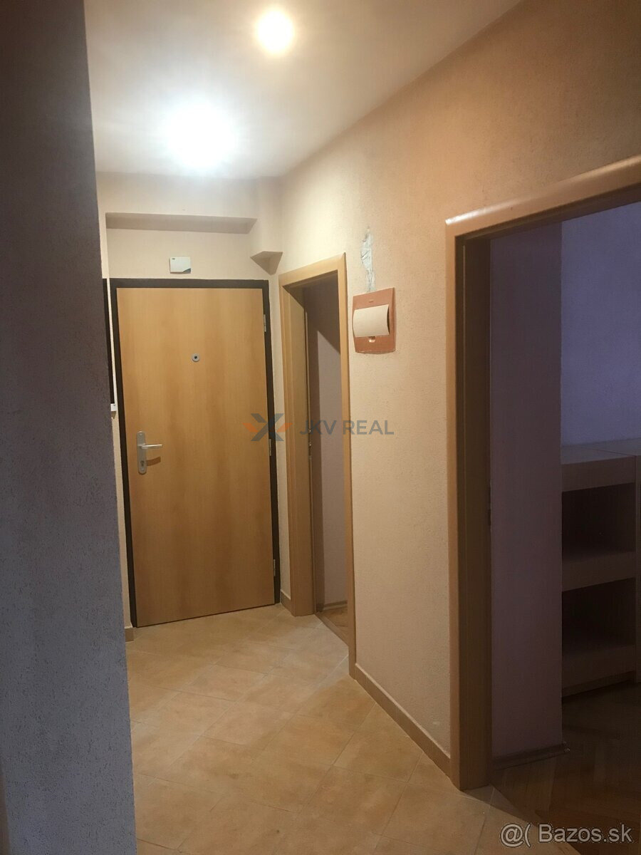 Na prenájom 3 izbovy byt, centrum PP, balkón - 5