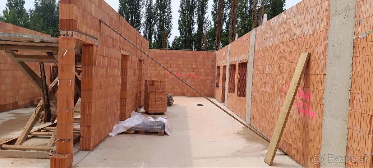 Partia murárov zháňa zákazky na rok 2026 - 5