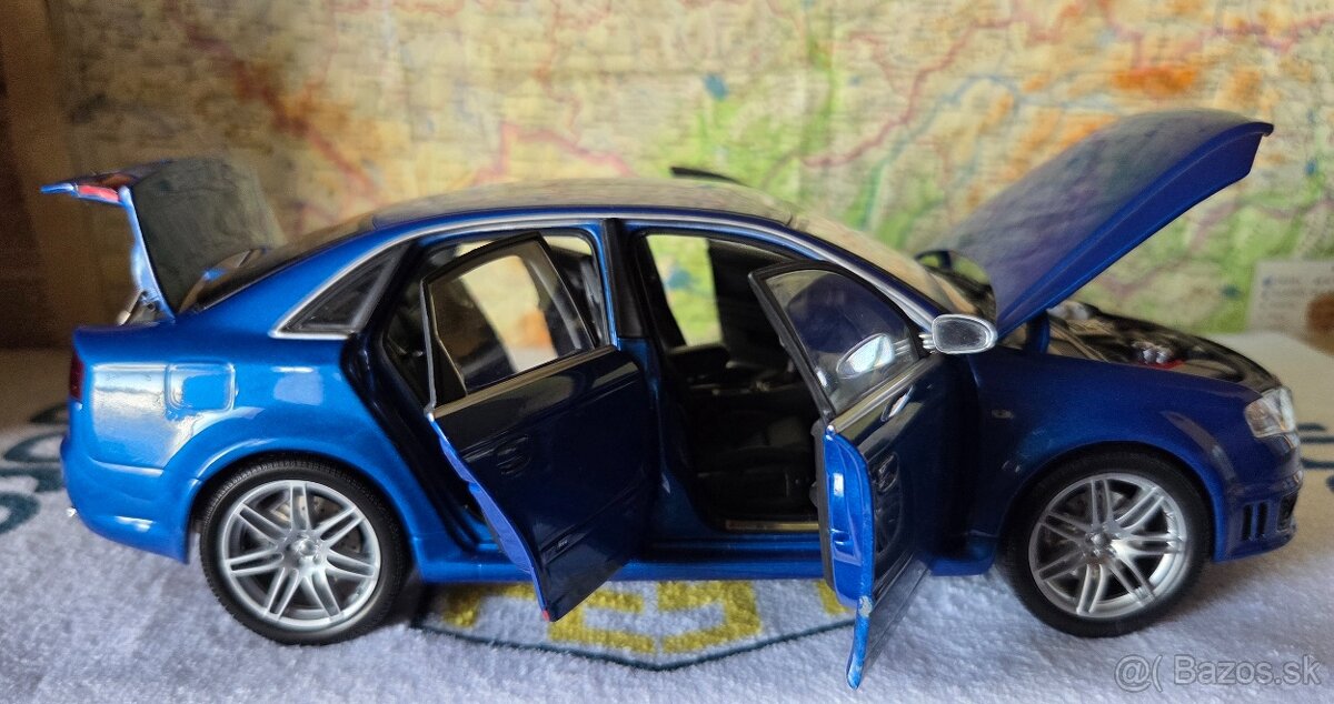 Audi RS 4 B7 1:18 - 5