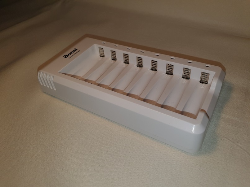 USB NABÍJAČKA Ni-MH AKUMULÁTOROV TYPU AAA / AA - 5