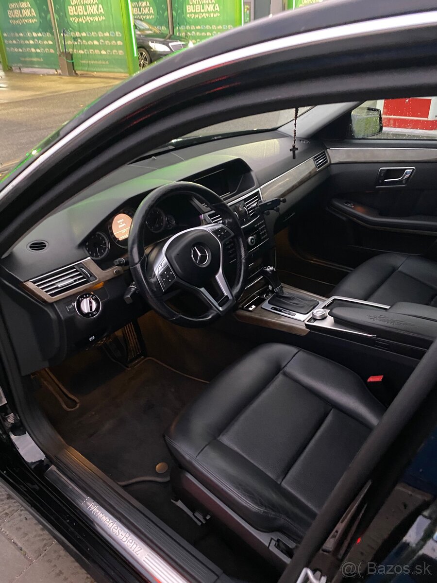 Mercedes Benz E200 - 5