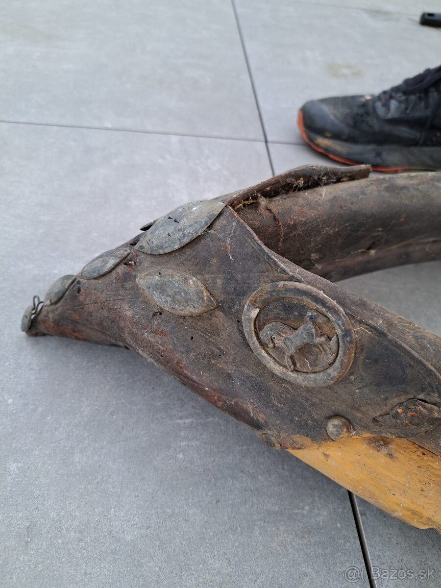 Chomút, kramle, vedrá, petrolejka, mlynec - 5