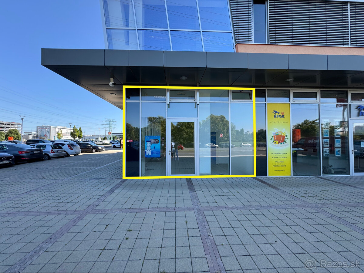 Prenájom prízemného obchodného priestoru 69 m² vo frekventov - 5