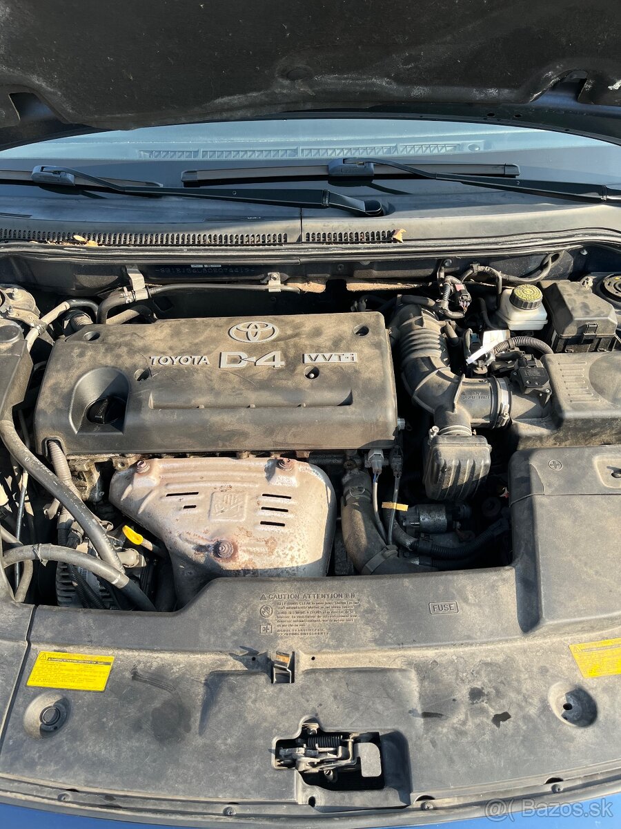 Toyota Avensis 2.0 benzín - 5