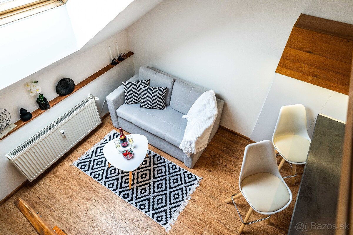 Predaj:1,5 izbový podkrovný mezonet, Košice-centrum, Štúrova - 5