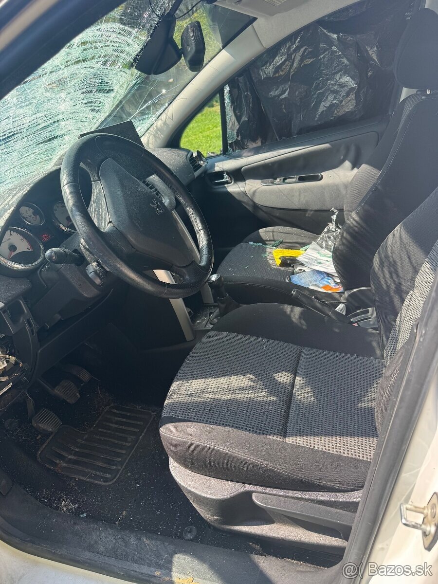 Peugeot 207 - havarované - 5