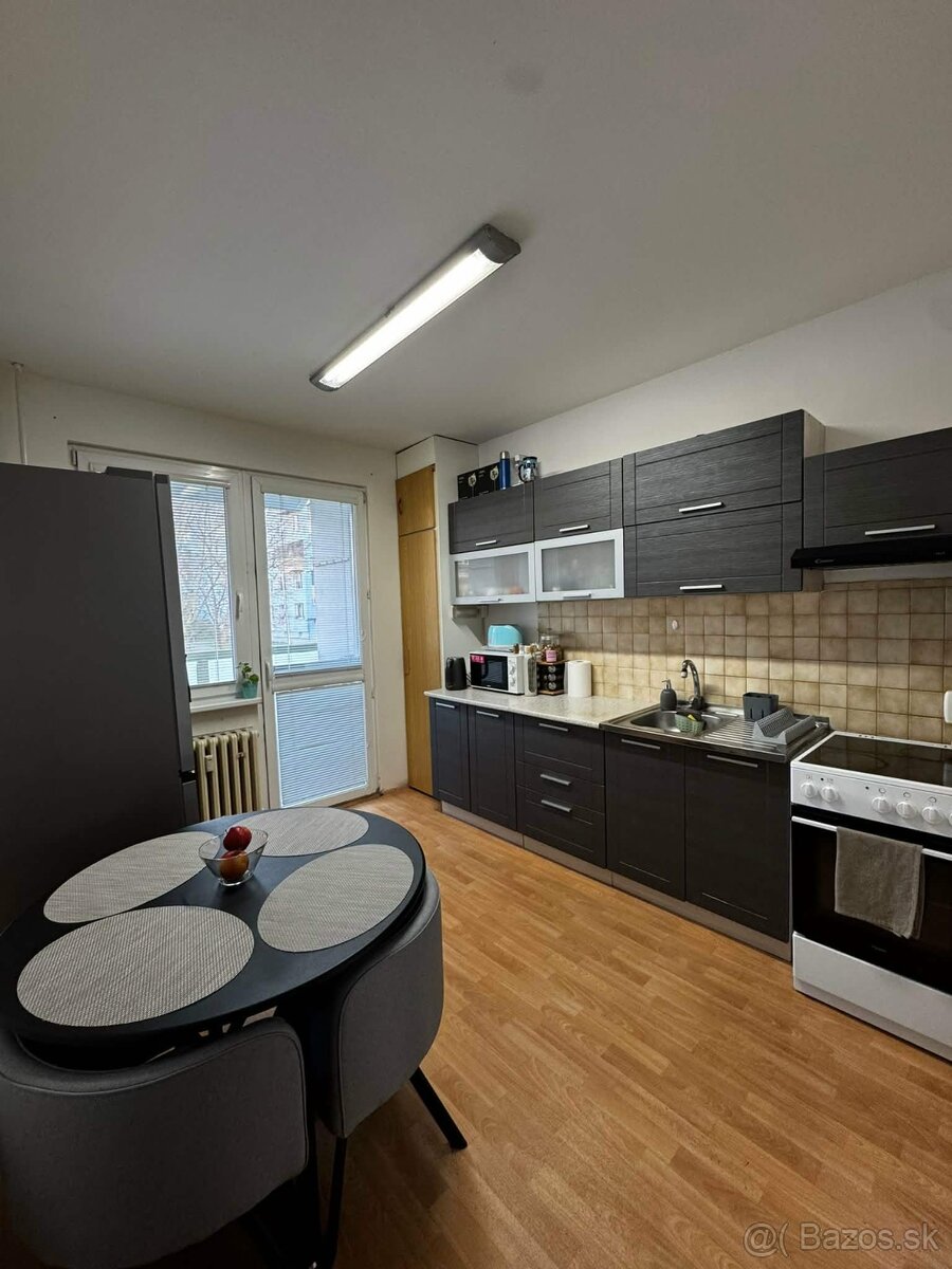 Na prenájom 3-izbový byt - Vráble - 5