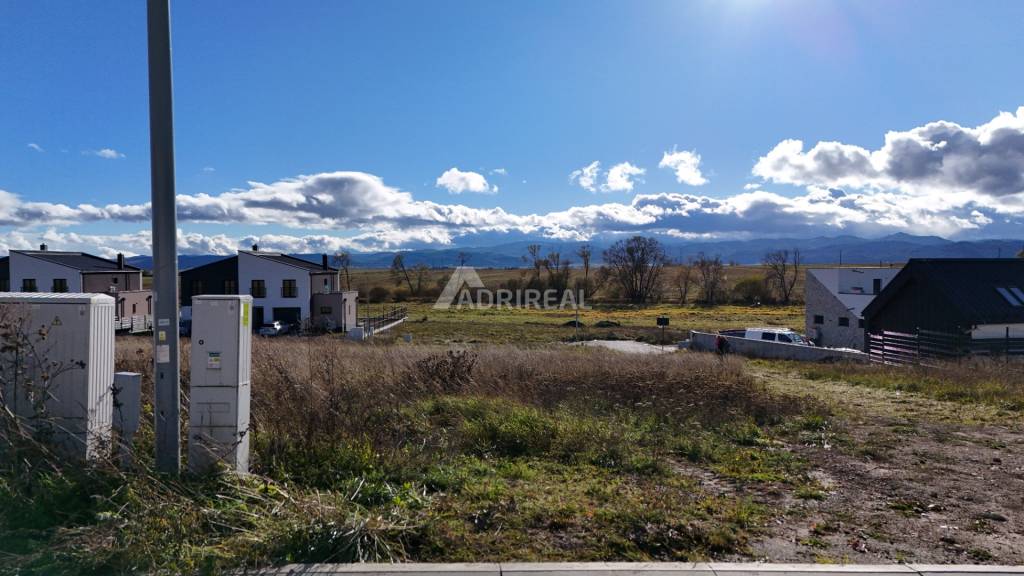 PREDAJ: STAV. POZEMOK S IS; 747 m2; Poprad - Mlynica; 133.50 - 5