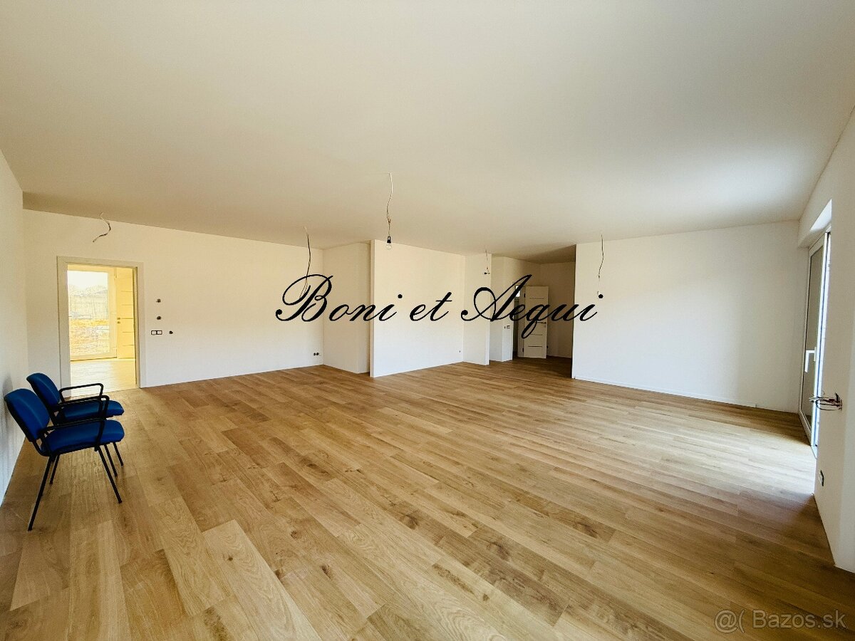 5 izbový RD na 1313 m2 pozemku blízko Piešťan - 5