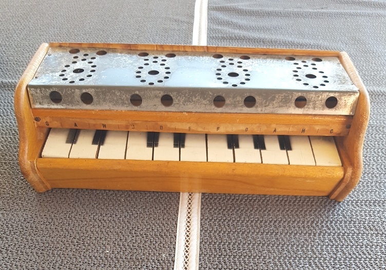 staré plechové hračky - 5