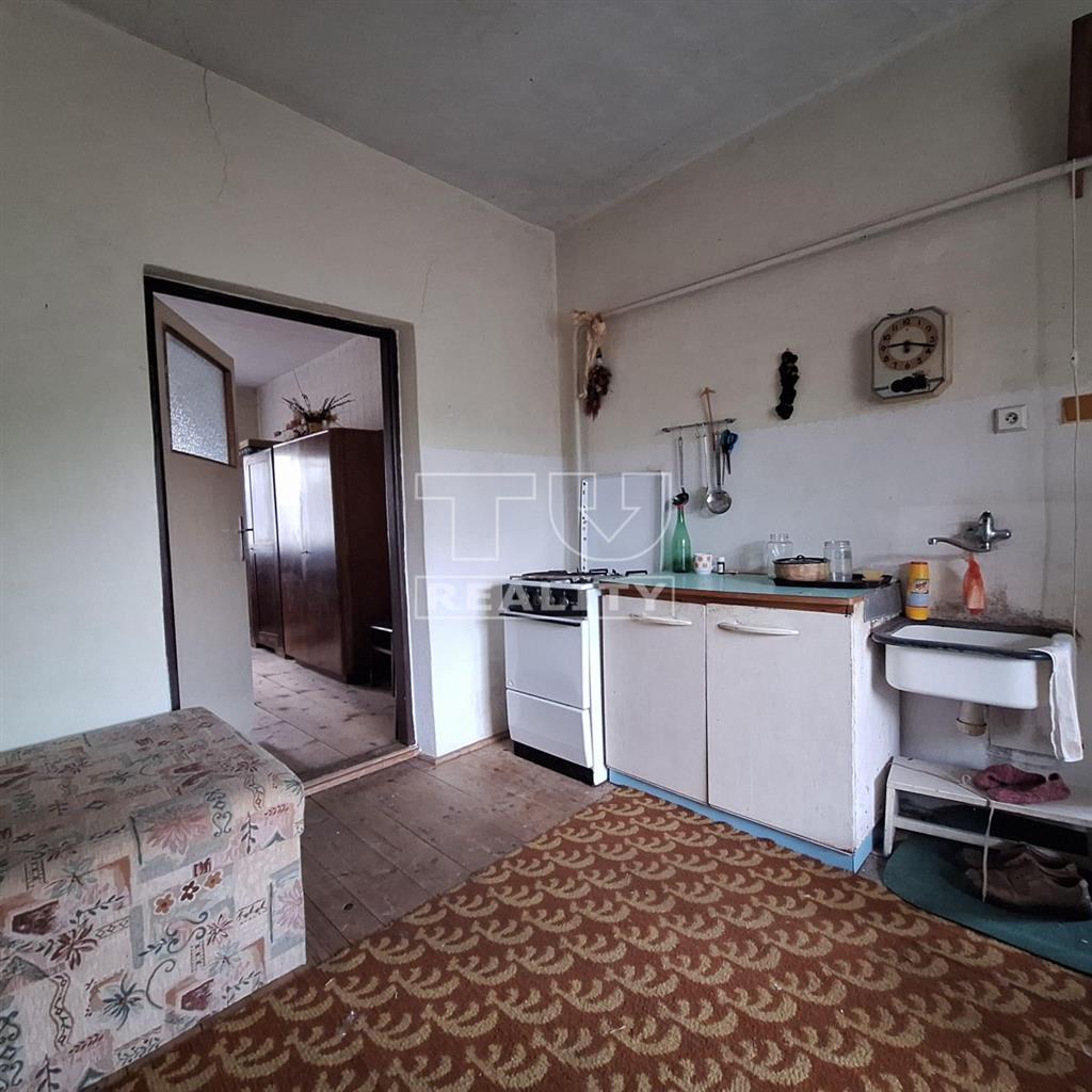 NA PREDAJ RODINNÝ DOM V TICHEJ ULICI, DOMANIŽA, 411 M2 - 5