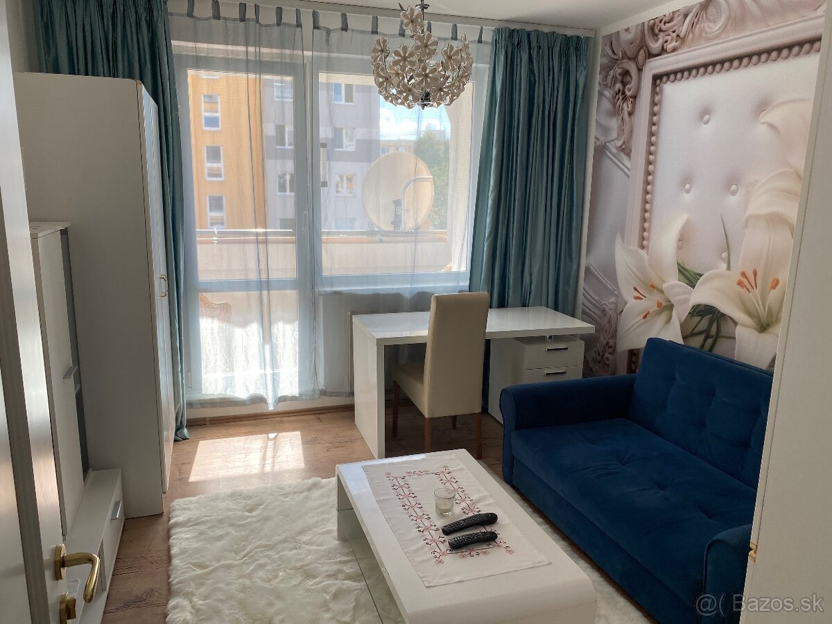 Prenájom bytu - izby s balkónom - 5