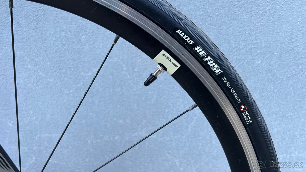 Karbónový cestný bicykel Giant Propel - 5