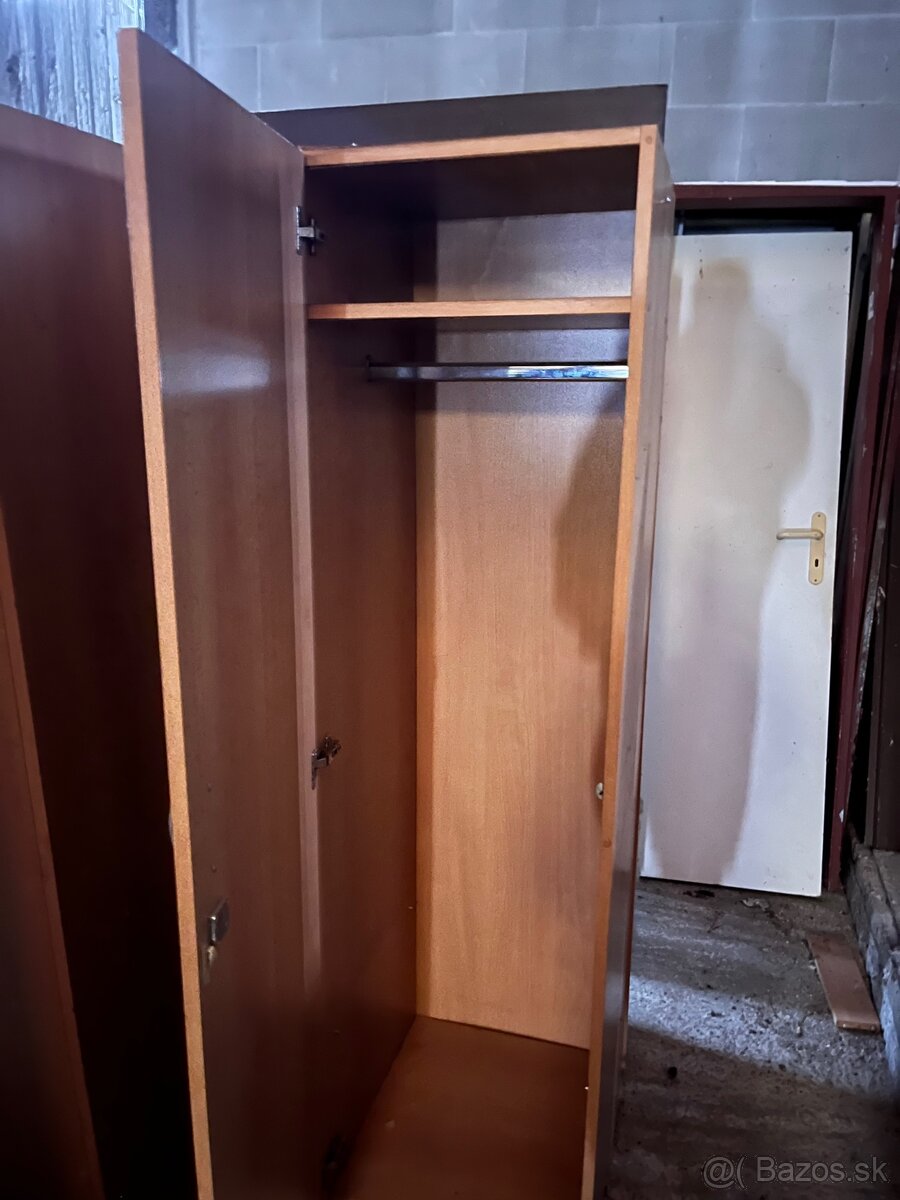 Dreveny nábytok - 5