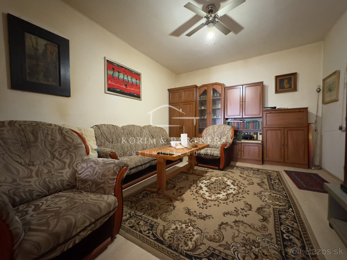 Dom bez záhrady s menším dvorom a terasou, Komárno - 5