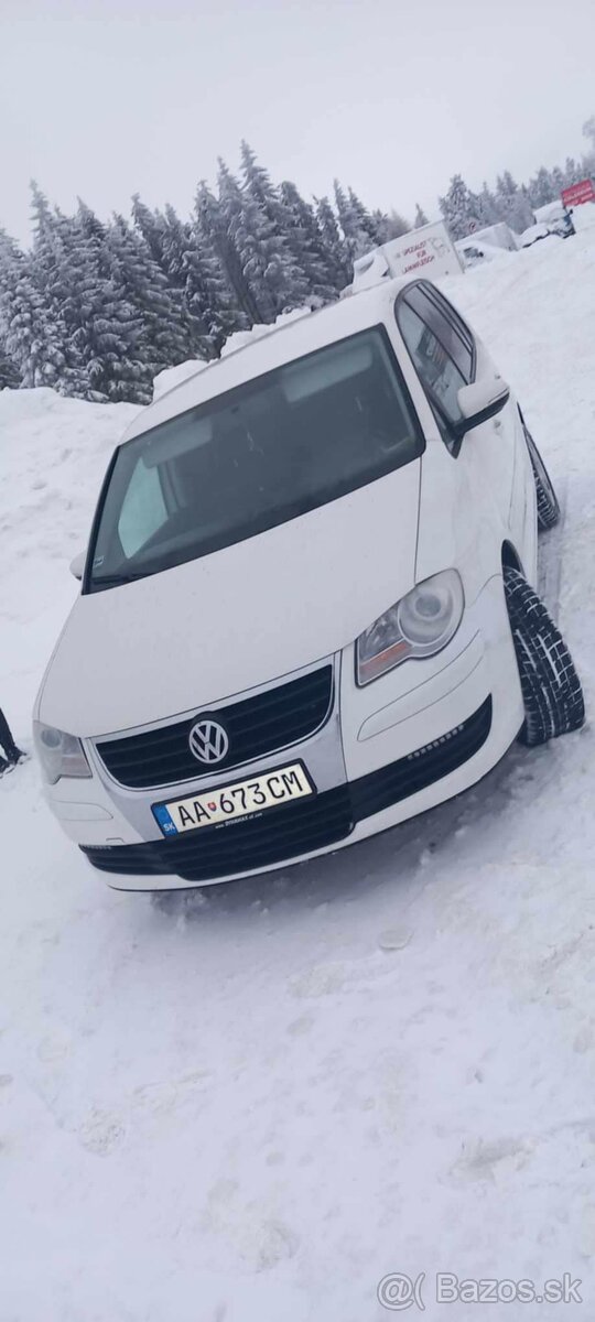 🚗 Predám Volkswagen Touran 2.0 - 5