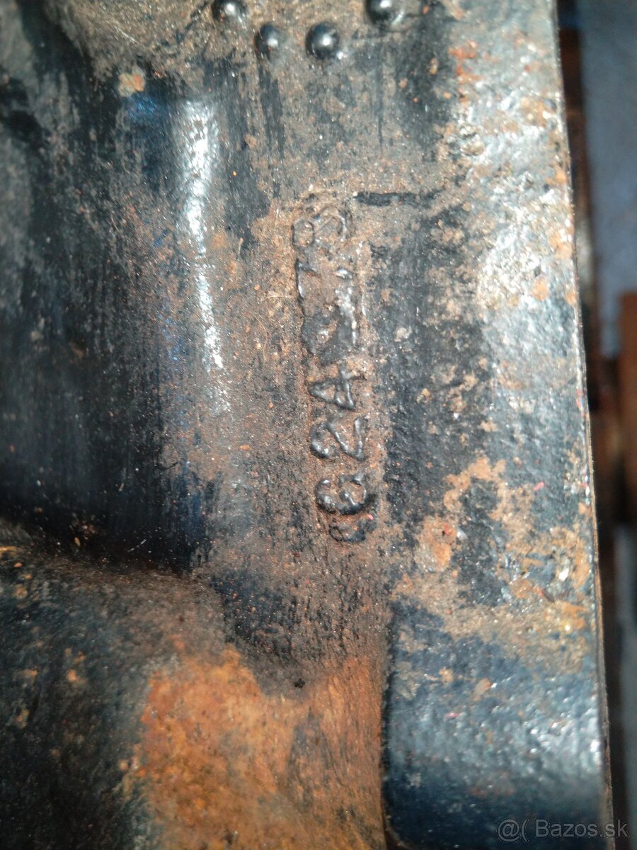 Lodný Motor V8 5l - 5